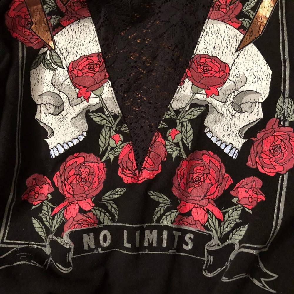 EXPRESS NO LIMITS SKULL T-SHIRT